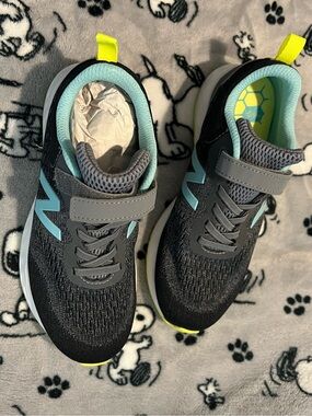 New Balance Kids Black & Mint Sneakers with Neon Yellow Accents YAARISC3